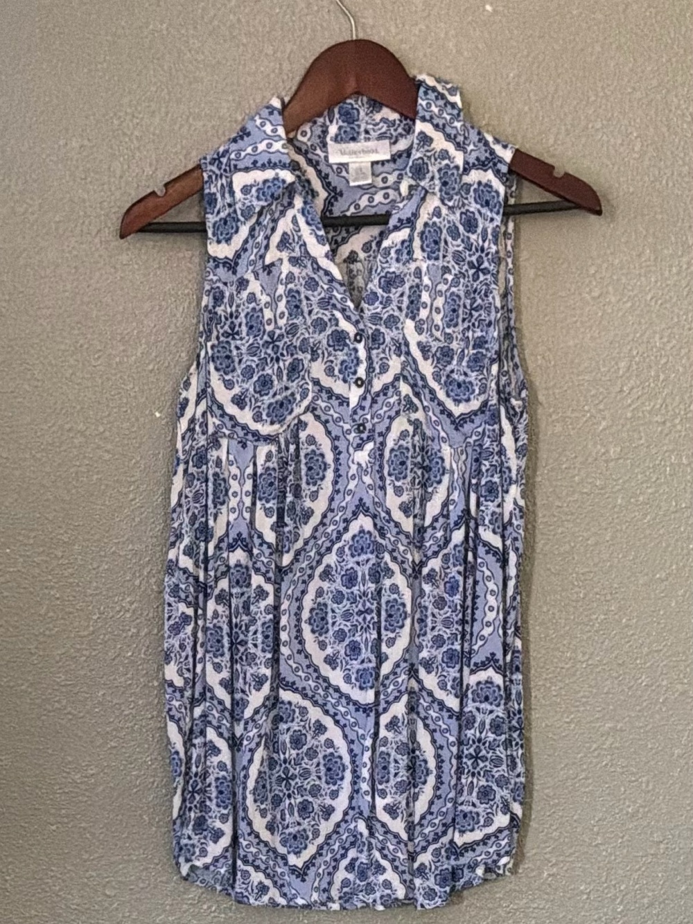 Motherhood Blue & White Sleeveless Printed Collared Camisole